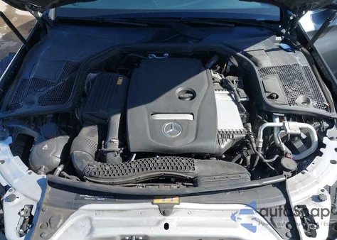 2018 Mercedes-Benz C 300 z USA, uszkodzony, nr VIN 55SWF4JBXJU280298